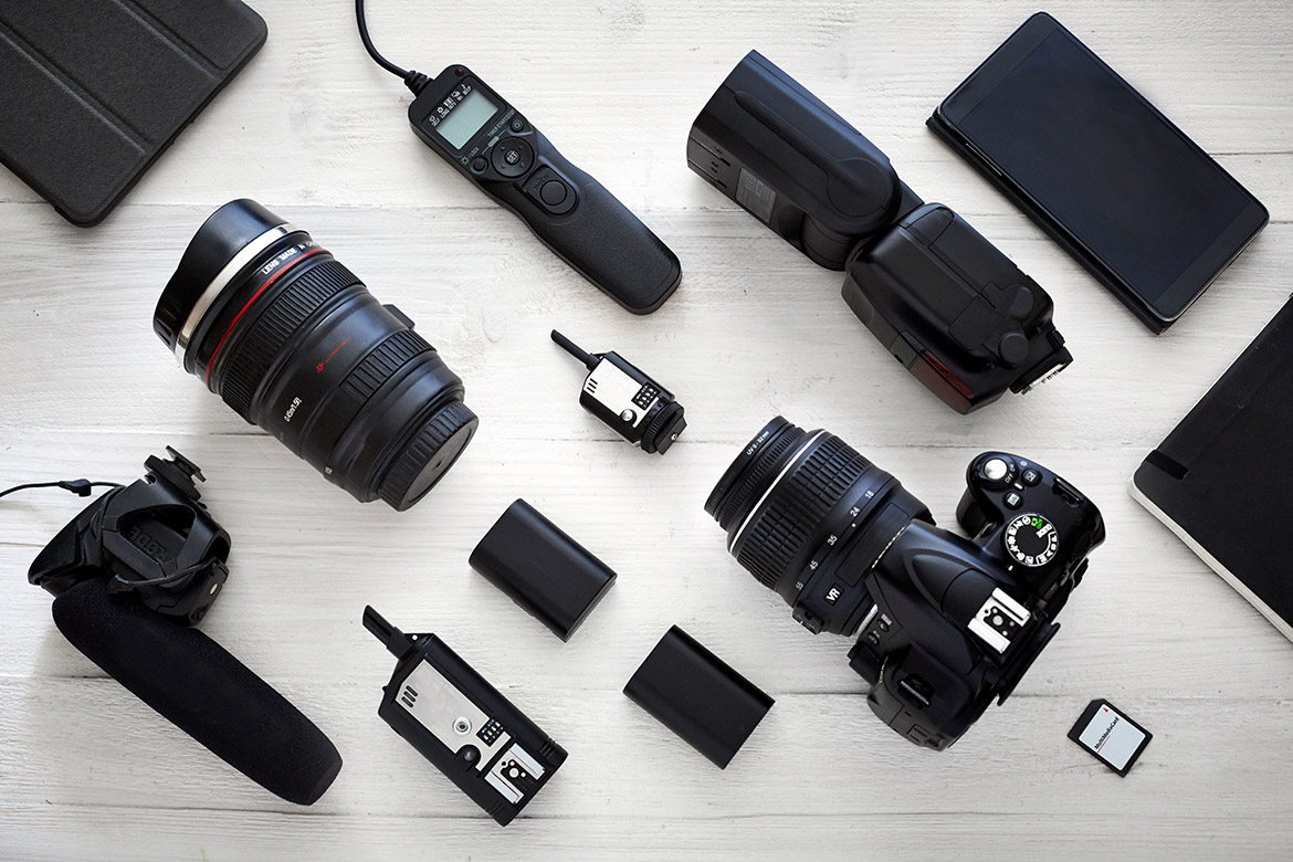 Essential Kits for Professional Photographer | 2017 Guide